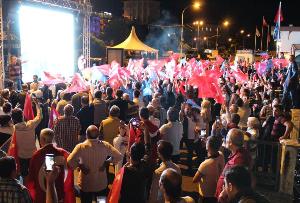 KUTLU DAVA YOLUNDA 16 YILDIR OLDUĞU GİBİ MİLLETİMİZ BUGÜN YİNE AK PARTİ DEDİ